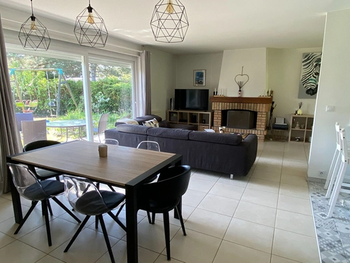 Image d'un en location maison 6 pièces 134 m à 2500€ à feucherolles (78810)