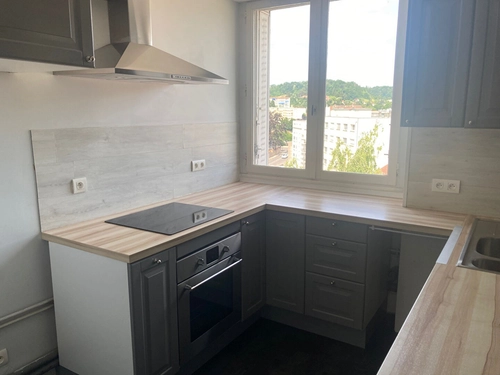 Image d'un appartement à louer à besancon 4 pièces ref: 7968 t4 au 7ème étage avec ascenseur à 800€ à besançon (25000)