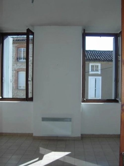 Image d'un revel t2 - proche centre 1er étage à 422€ à revel (38420)