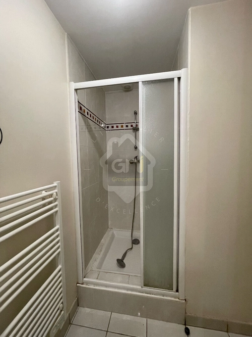 Image d'un appartement t2 centre-ville carpentras à 512€ à carpentras (84200)