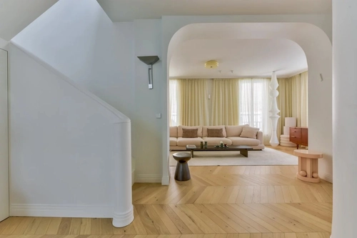 Image d'un en location maison 6 pièces à 3900€ à courbevoie (92400)