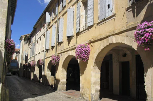 Image d'un appartement 1 pièce, 31 m² à louer à tarascon (13150) à 480€ à tarascon (13150)