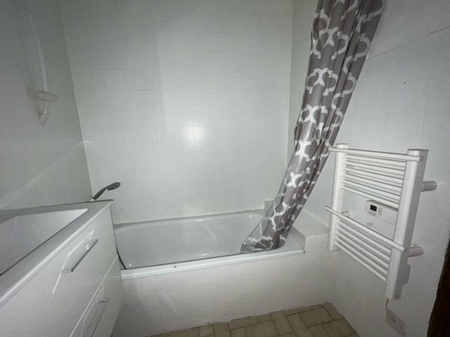 Image d'un t2 refait à neuf avec courette, autun à 370€ à autun (71400)
