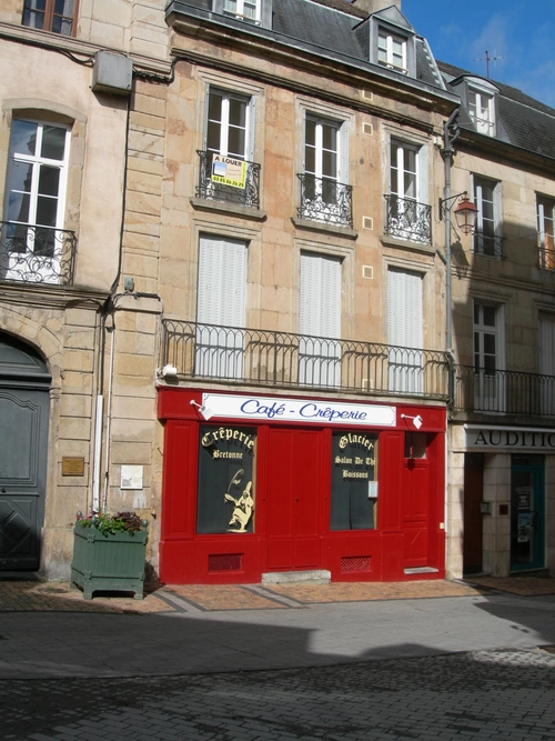Image d'un autun, rue piétonne t2 très lumineux et entièrement rénové, autun à 400€ à autun (71400)