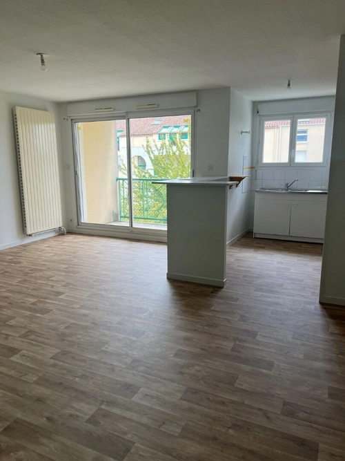 Image d'un appartement type 3 de 57m² proche facultés à 755€ à poitiers (86000)
