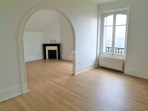 Image d'un "le chesnay plateau saint antoine" derneir étage - appartement dans maison meulière de 95 m² au calme ! à 1695€ à versailles (78000)
