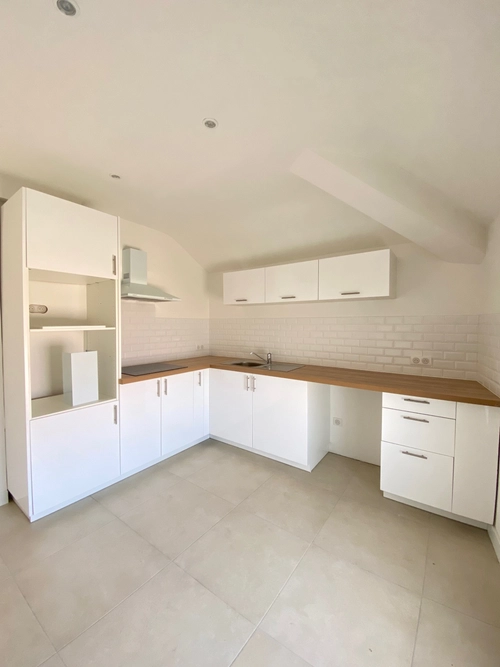 Image d'un saint-laurent-du-var - magnifique et spacieux 4 pièces 115m2 dernier étage à 1740€ à saint-laurent-du-var (06700)