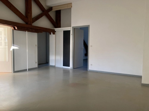 Image d'un appartement à louer à besancon 3 pièces t3 situé 17 rue ronchaux à 750€ à besançon (25000)