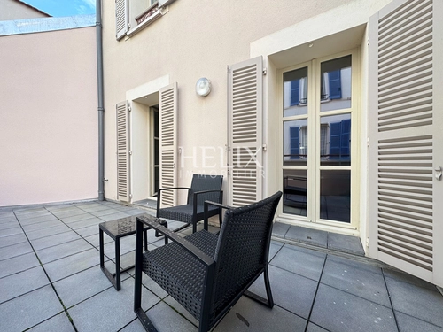 Image d'un a louer superbe appartement meublé avec une terrasse de 13,78 m² au coeur du centre de saint-germain-en-laye. à 1050€ à saint-germain-en-laye (78100)