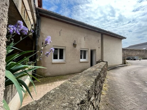 Image d'un t2 refait à neuf avec courette, autun à 370€ à autun (71400)