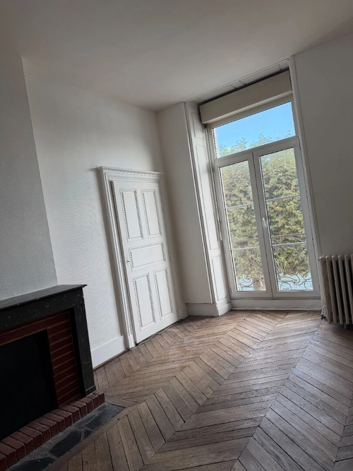 Image d'un t3 place du chatelet, chalon sur saone à 600€ à chalon-sur-saône (71100)