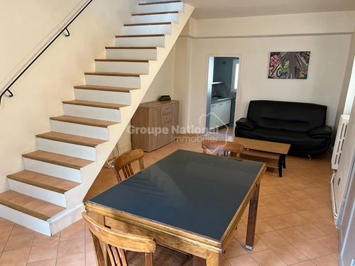 Image d'un maison de ville p2 avec cour et cave à 590€ à bagnols-sur-cèze (30200)