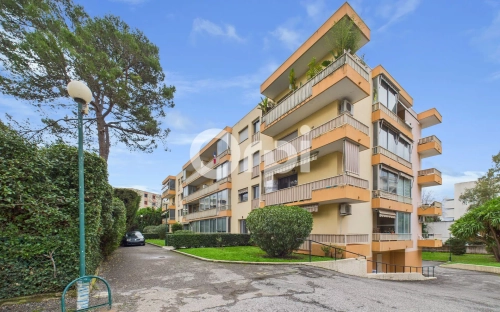 Image d'un appartement à louer 2 pièces à 1350€ à mandelieu-la-napoule (06210)