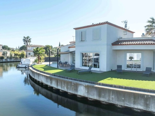 Image d'un marina 3 chambres avec appontement de 15 m pour bateau à 925000€ à aigues-mortes (30220)