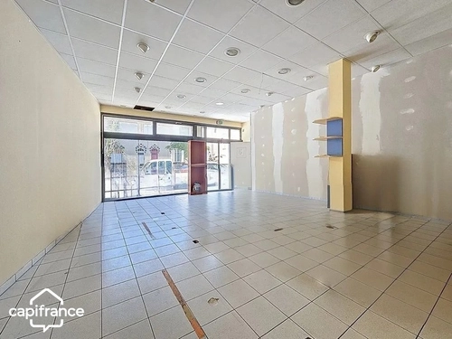 Image d'un au pied de la place lavault local commercial de 120m2 et réserve à 97000€ à thouars (79100)