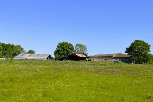 Image d'un ferme de 14 hectares avec grande ferme, dépendance à 282000€ à vayres (87600)