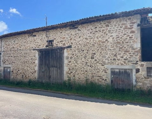 Image d'un grange de 200 m² dans un hameau proche d'oradour s à 41000€ à vayres (87600)