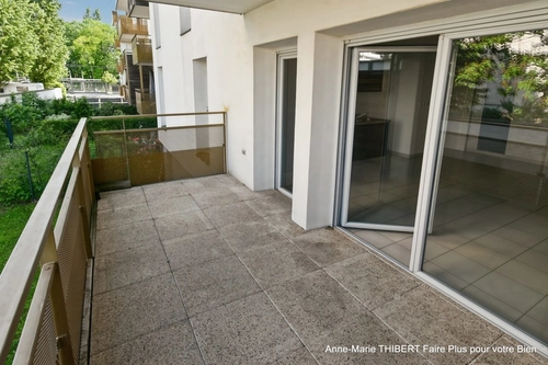 Image d'un appartement à vendre t3  bron (69)  avec terrasse et  double garage à 300000€ à bron (69500)