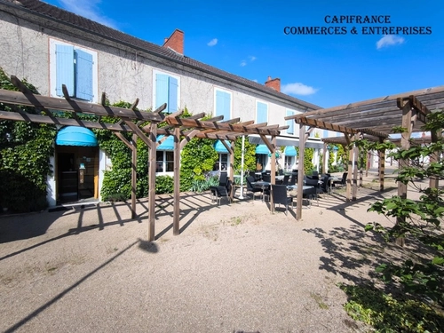 Image d'un à vendre  ancien relais de poste rénové en bar-restaurant avec hôtel à 280245€ à sancoins (18600)