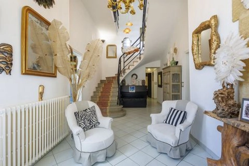 Image d'un maison noble de cinq chambres sur une parcelle de à 995000€ à connaux (30330)