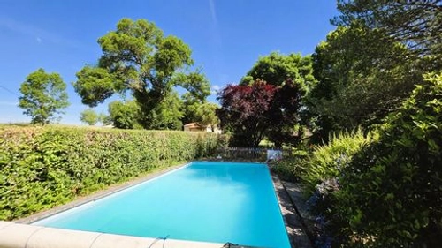 Image d'un grande maison, piscine et granges à 350000€ à lapenche (82240)