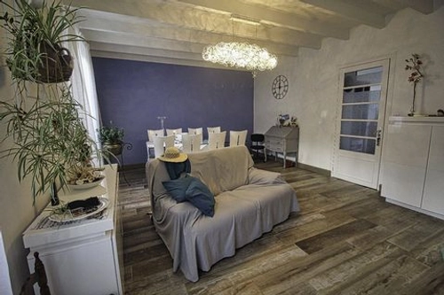 Image d'un propriété de trois chambres, près de surgères à 234000€ à saintes (17100)