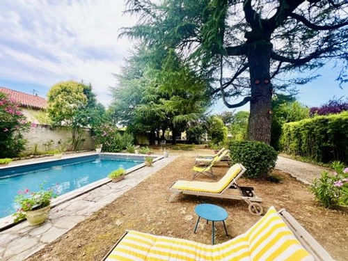 Image d'un maison avec piscine, jardin arboré et garage à alb à 510000€ à albi (81000)