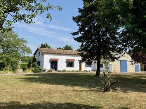 Image d'un charmante maison de village rénovée avec grange et à 249950€ à vanzay (79120)