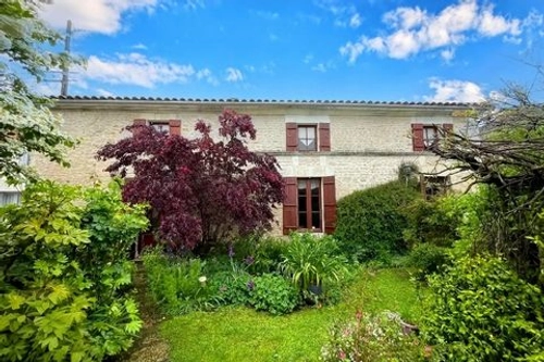 Image d'un charmante maison familiale à le gua à 309000€ à le gua (17600)