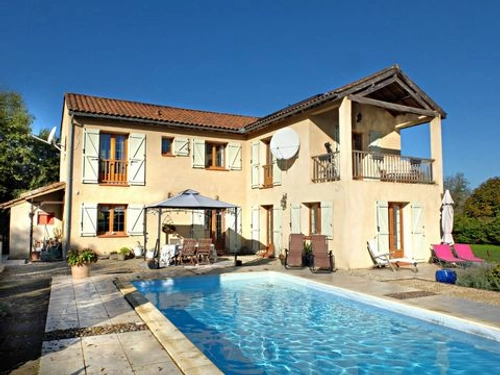 Image d'un spacieuse maison contemporaine dans un petit villa à 349950€ à caylus (82160)