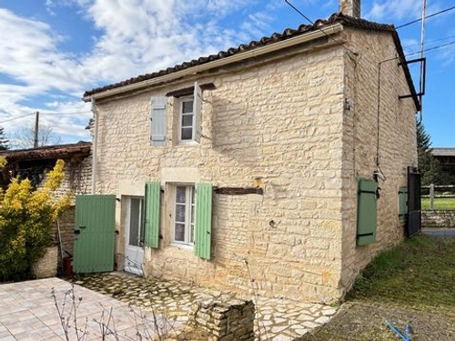 Image d'un charmante maison de campagne en pierre avec dépend à 61000€ à villejésus (16140)